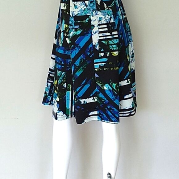 Beautiful Bold Blue/Black Fit & Flare Dress. - Picture 8 of 11